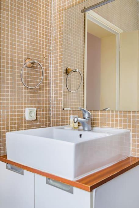 Apartamento 1Br @ Downtown Lisbon Chiado Exterior foto